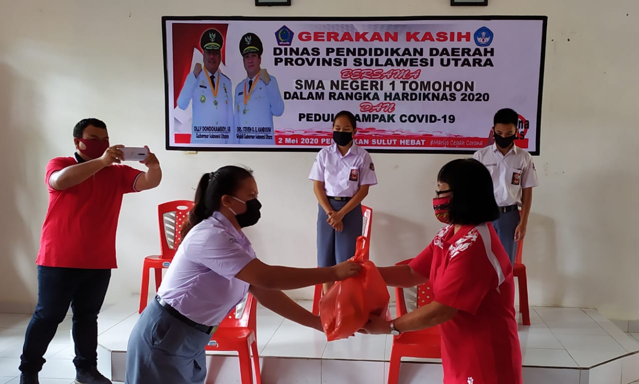 Peringati Hardiknas, SMANTO Bantu Siswa Terdampak Covid-19